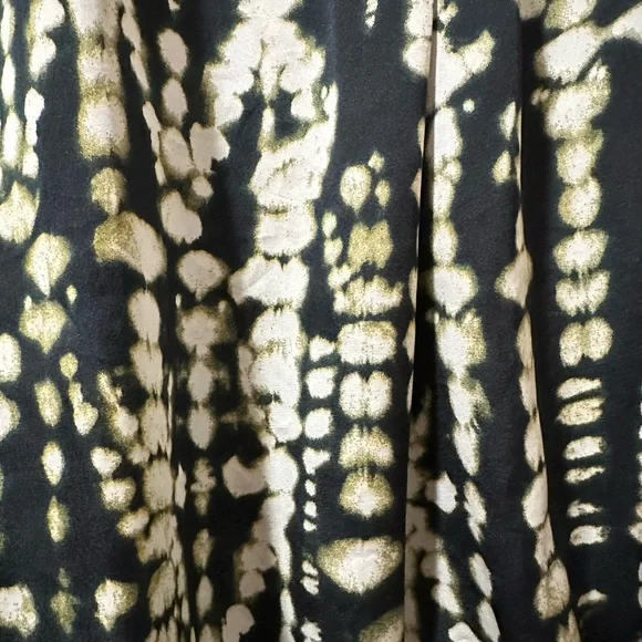 Banana Republic Black and Cream Patterned Blouse- Large - Picture 2 of 4